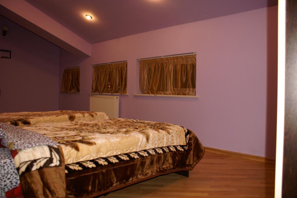 Europa+T Hotel Tbilisi Rom bilde
