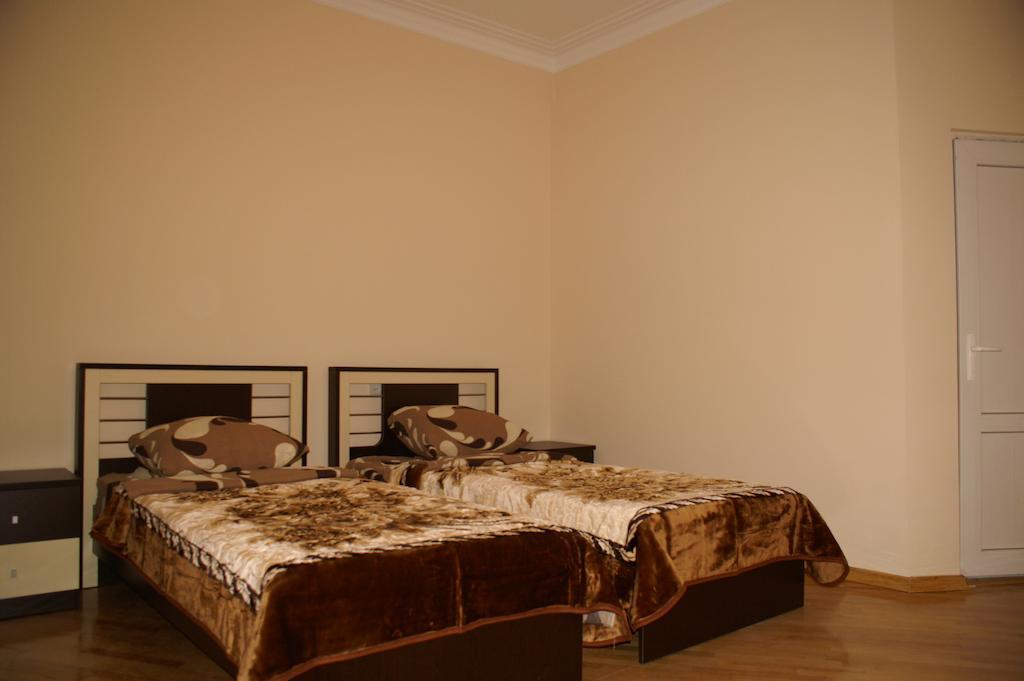 Europa+T Hotel Tbilisi Rom bilde